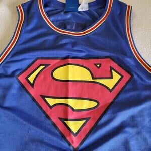 Y2K Superman TM & DC Comics  basketball jersey Boys size 14 like new pre-owned